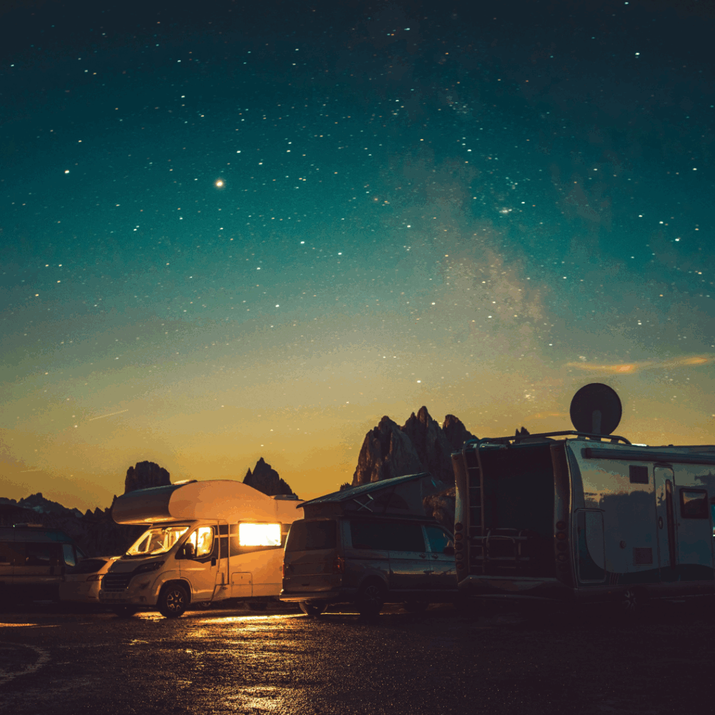 Off-grid RV campsite underneath the starts